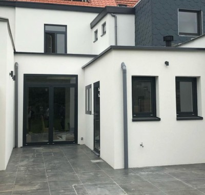 Uitgebreide projecten zijn een benadering van taakuitvoering die een holistische benadering van ontwerp, planning en uitvoering omvat